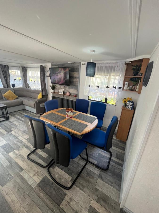 Unique Caravan With Outdoor Space Ballantrae Eksteriør bilde